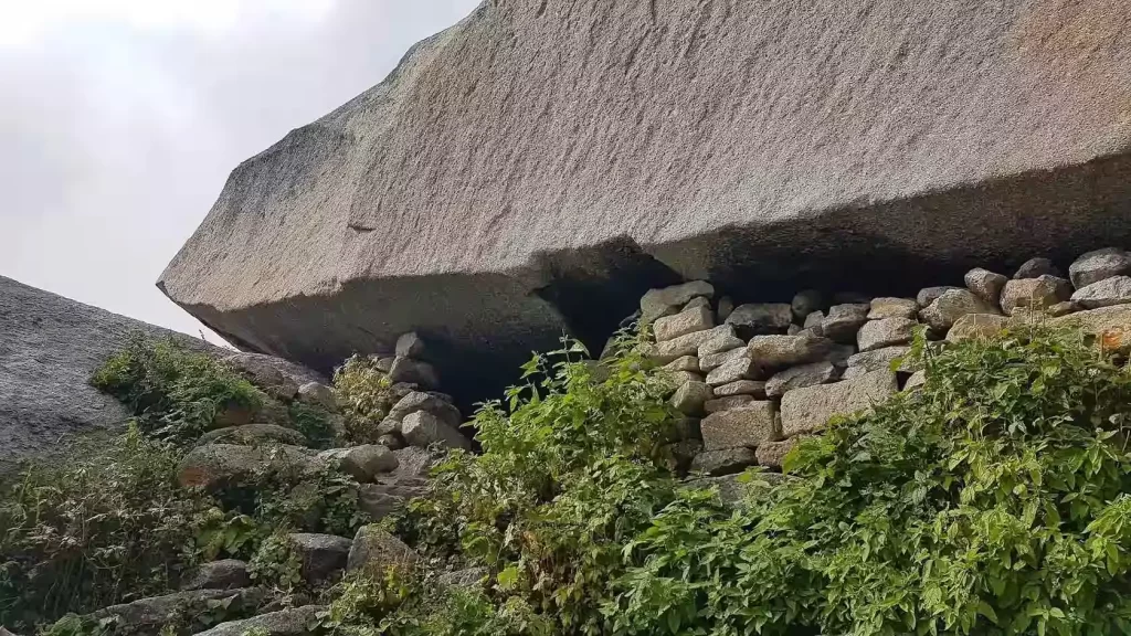 Lahesh Cave